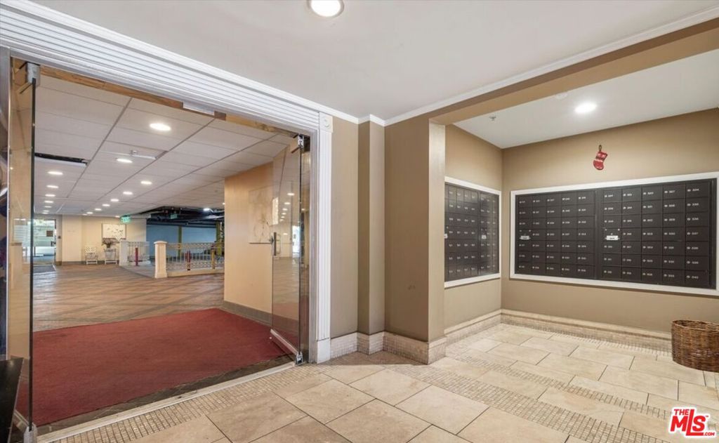 620 S Gramercy Place 301 Property Photo 39