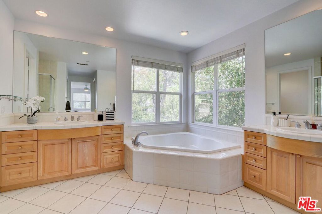 23863 Erin Place Property Photo 16