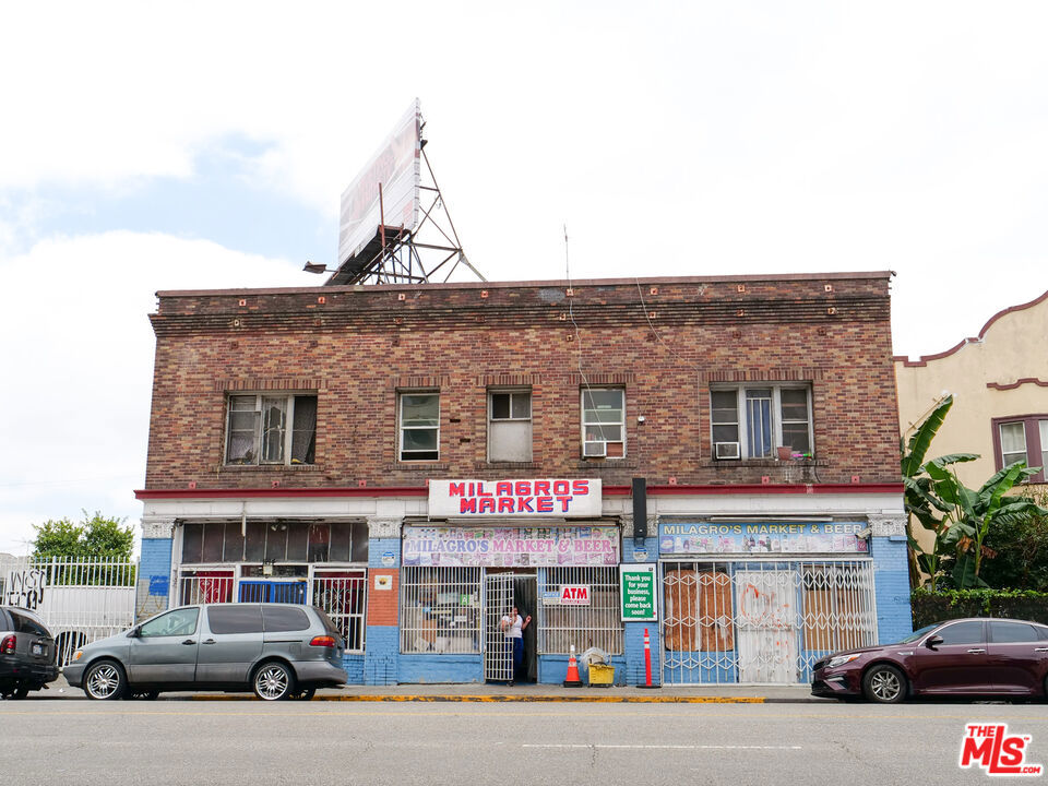 1214 W 8th Street Property Photo 17
