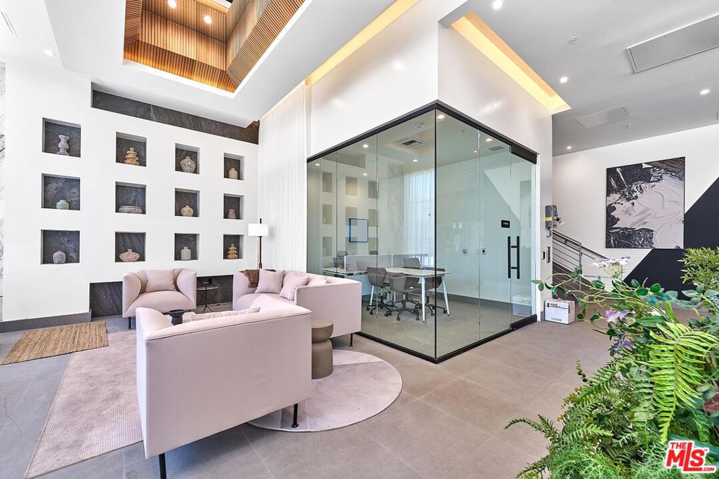510 S Oxford Avenue 402 Property Photo 7
