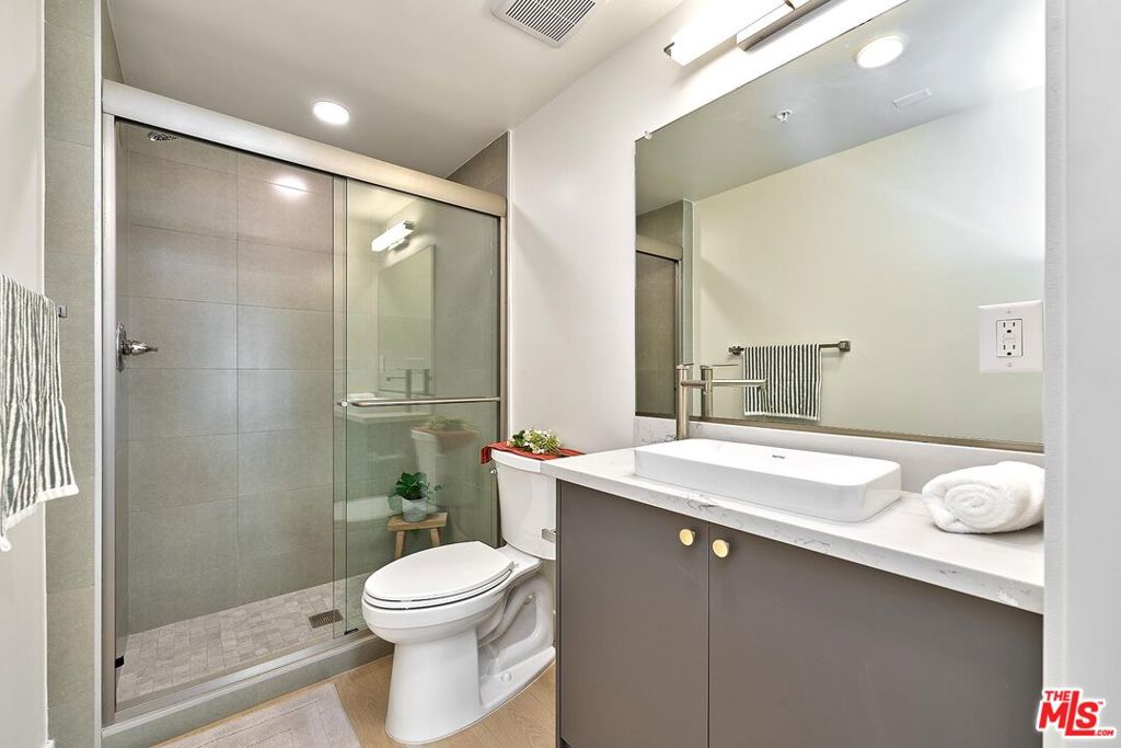 510 S Oxford Avenue 402 Property Photo 21
