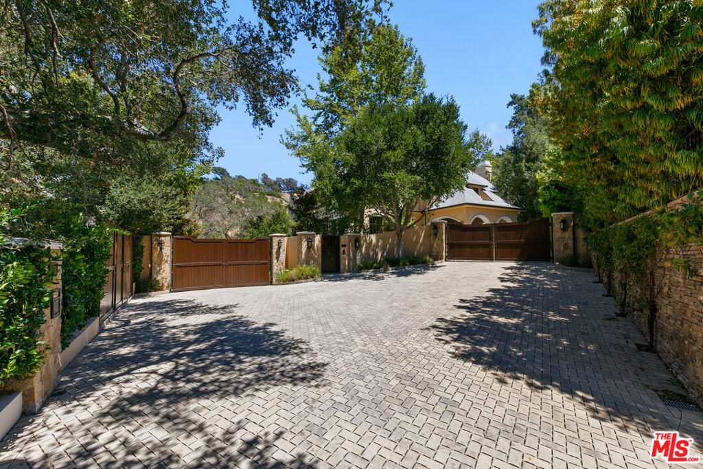3911 Oeste Avenue Property Photo 2