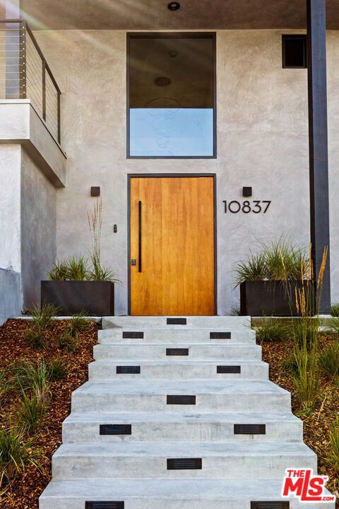 10837 Via Verona Street Property Photo 3
