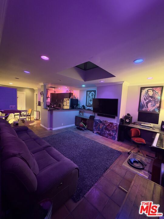 938 Palm Avenue 203 Property Photo 2