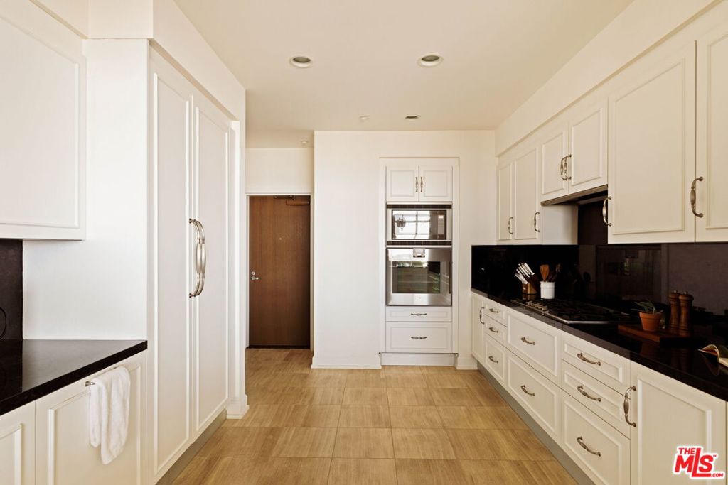 900 W Olympic Boulevard 42e Property Photo 14