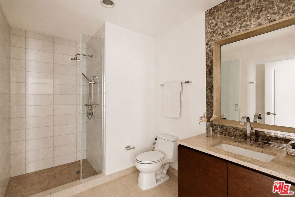 900 W Olympic Boulevard 42e Property Photo 20