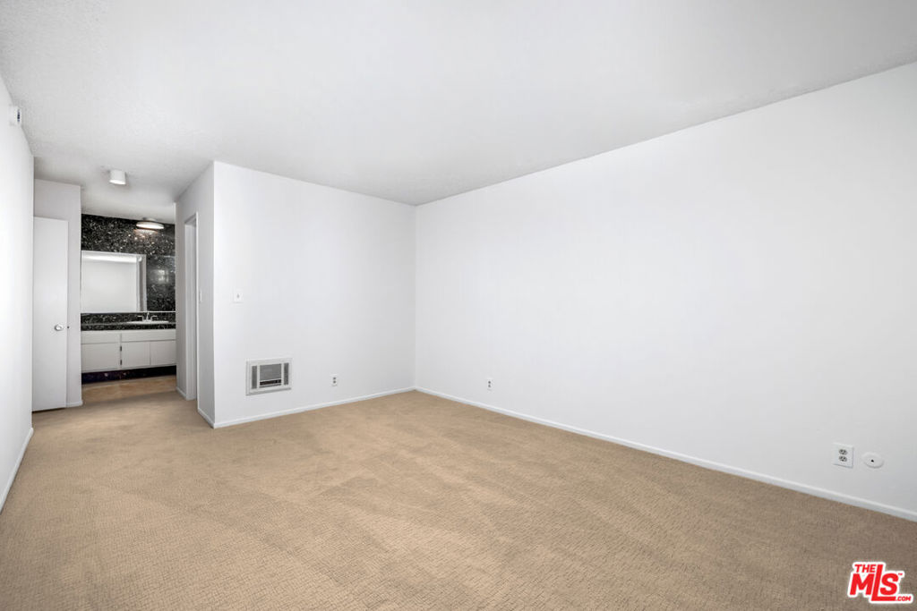 355 S Los Robles Avenue 210 Property Photo 17
