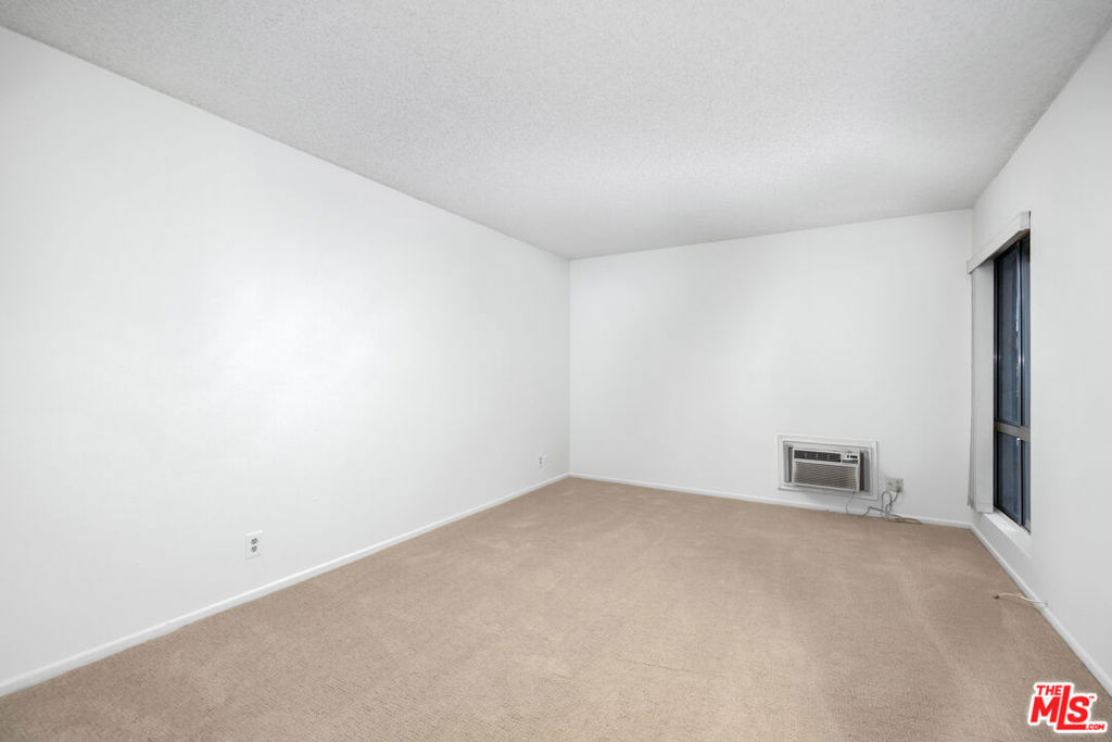 355 S Los Robles Avenue 210 Property Photo 19