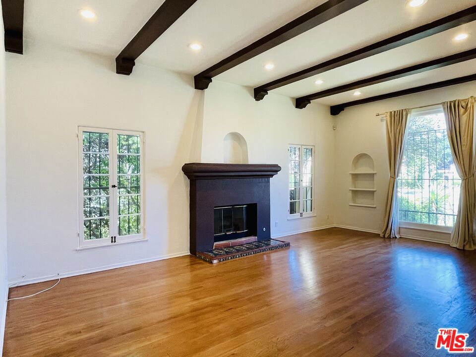 203 N Doheny Drive Property Photo 5