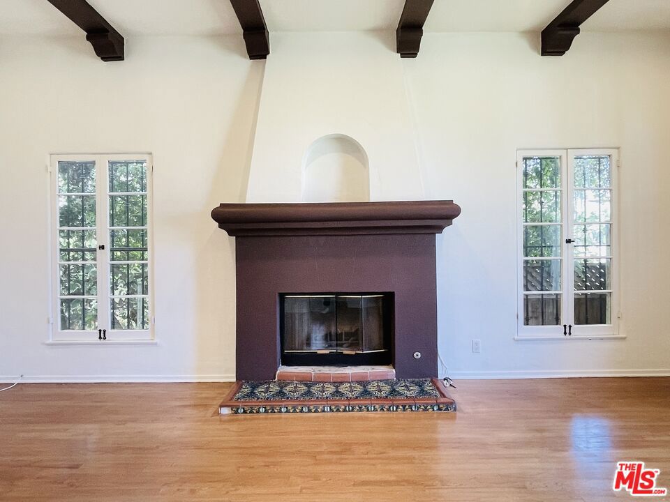 203 N Doheny Drive Property Photo 7