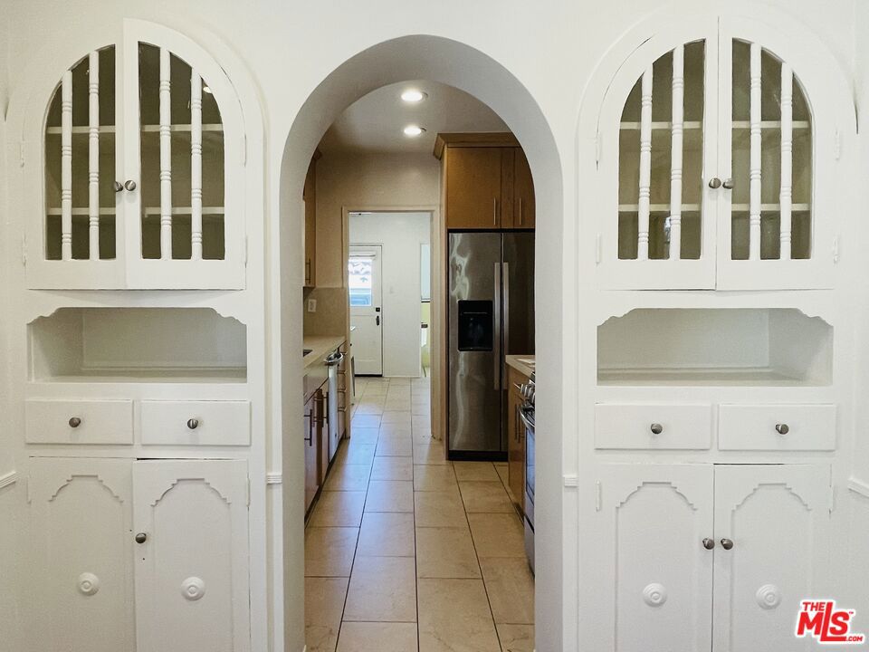 203 N Doheny Drive Property Photo 11