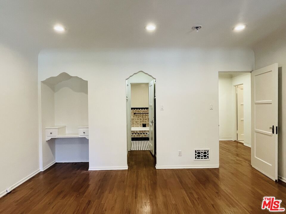 203 N Doheny Drive Property Photo 17
