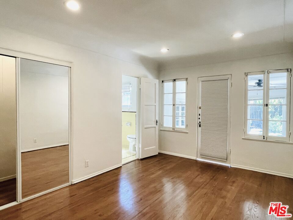 203 N Doheny Drive Property Photo 19
