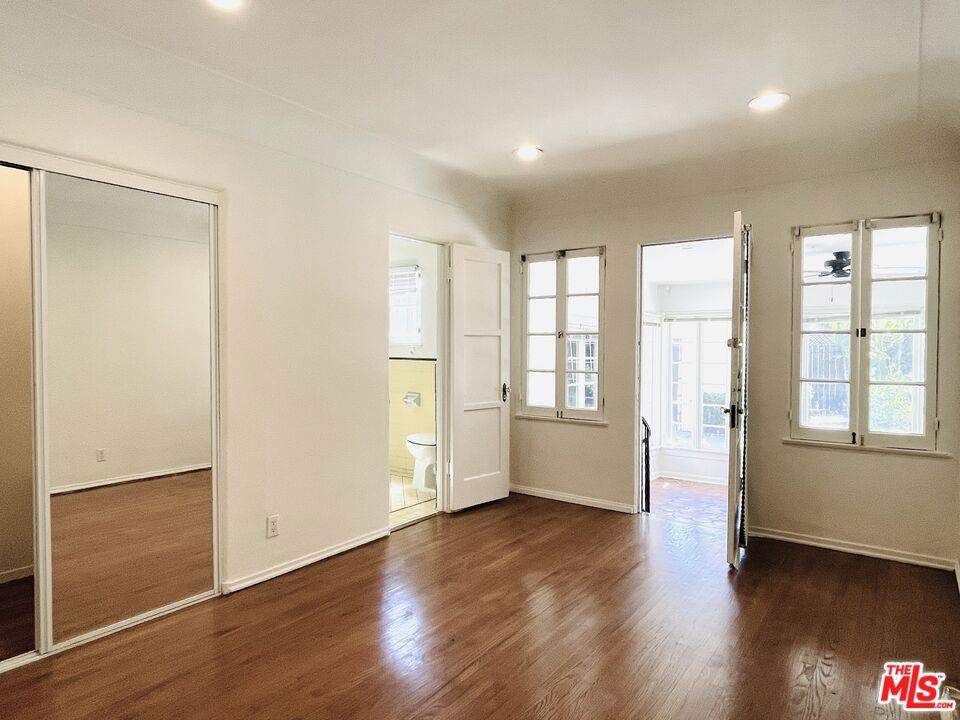 203 N Doheny Drive Property Photo 20