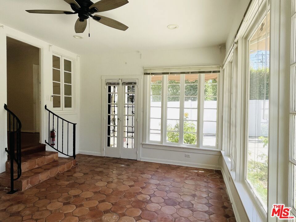 203 N Doheny Drive Property Photo 21
