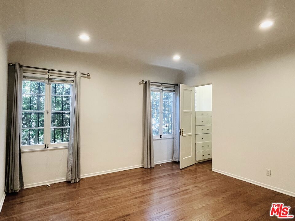 203 N Doheny Drive Property Photo 22