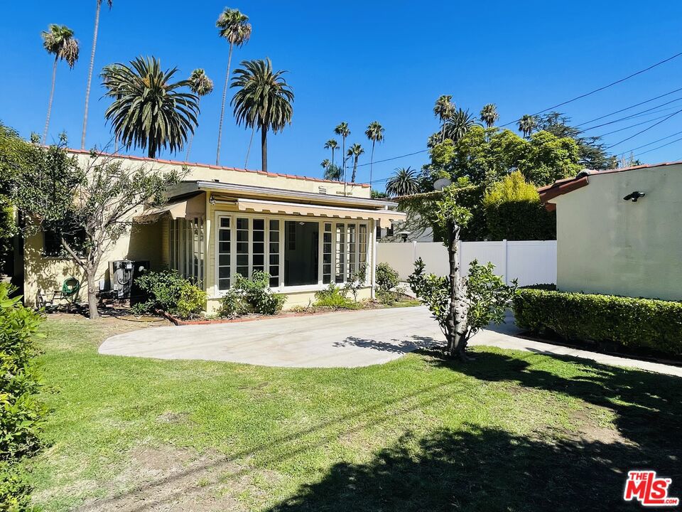 203 N Doheny Drive Property Photo 26