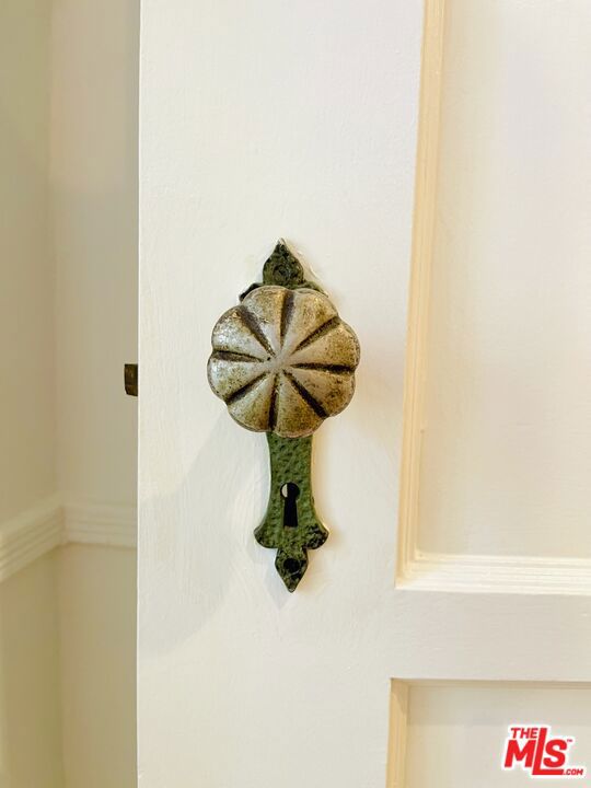 203 N Doheny Drive Property Photo 27