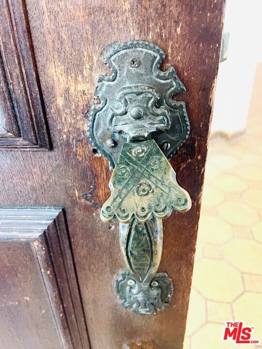 203 N Doheny Drive Property Photo 28