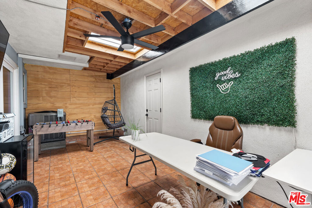 4241 1/2 Lennox Boulevard B Property Photo 7