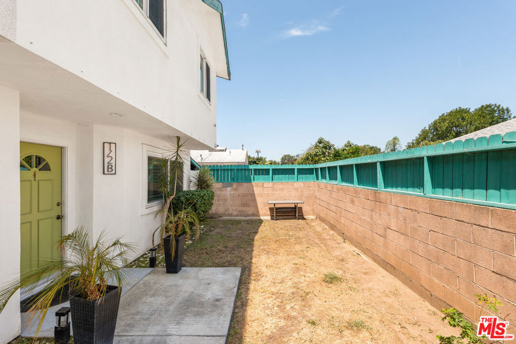 4241 1/2 Lennox Boulevard B Property Photo 8