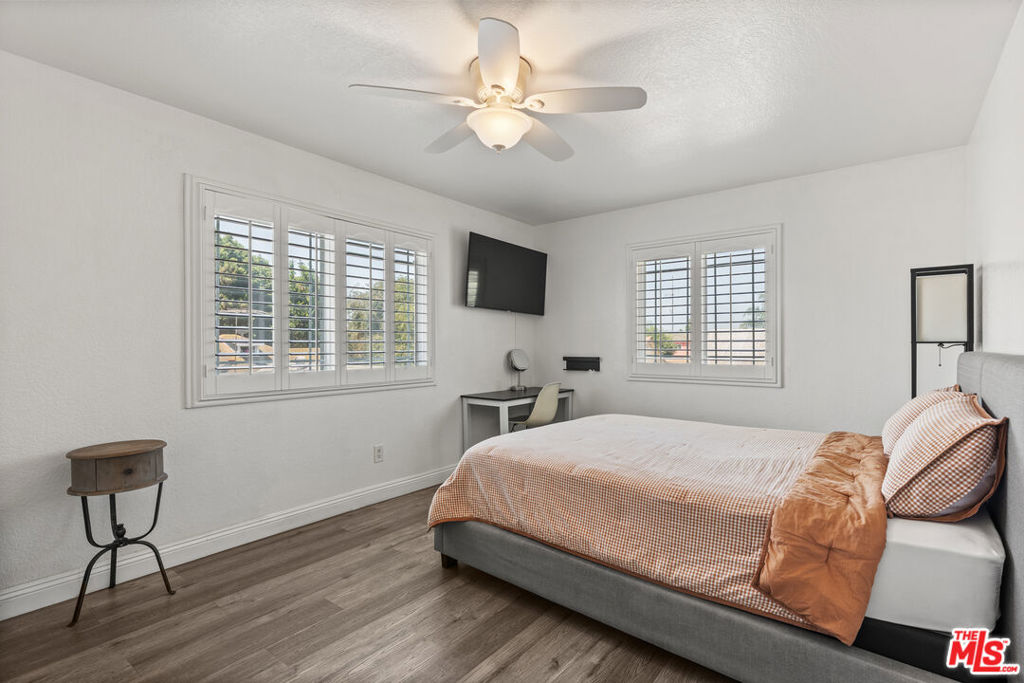 4241 1/2 Lennox Boulevard B Property Photo 9