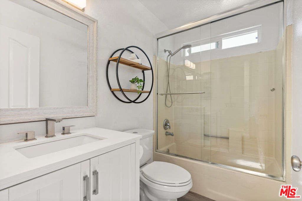 4241 1/2 Lennox Boulevard B Property Photo 11