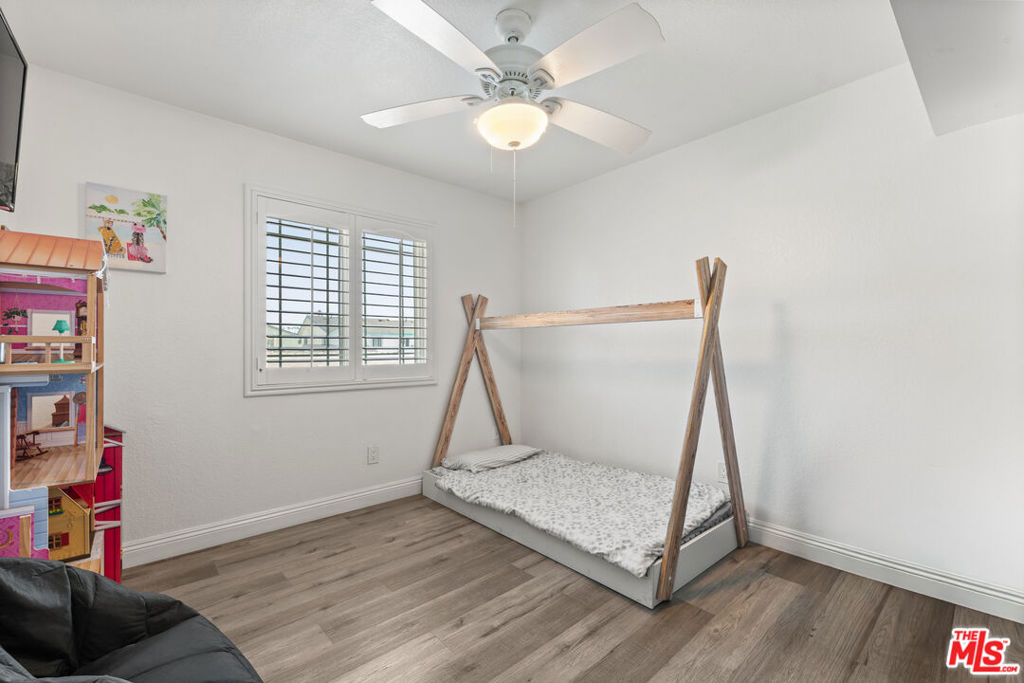 4241 1/2 Lennox Boulevard B Property Photo 14