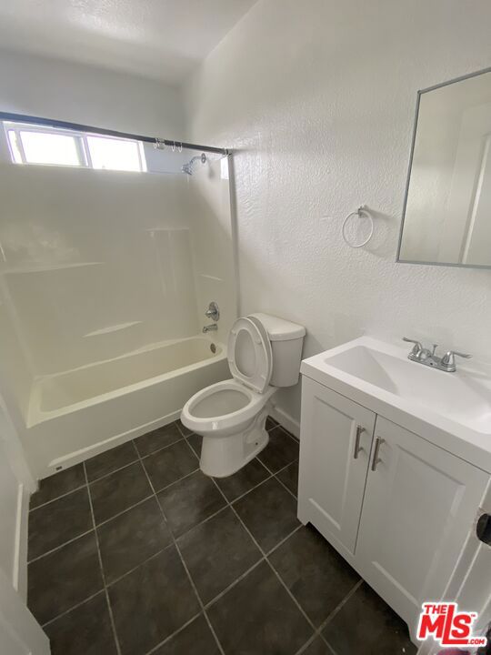 4214 Avalon Boulevard 8 Property Photo 8