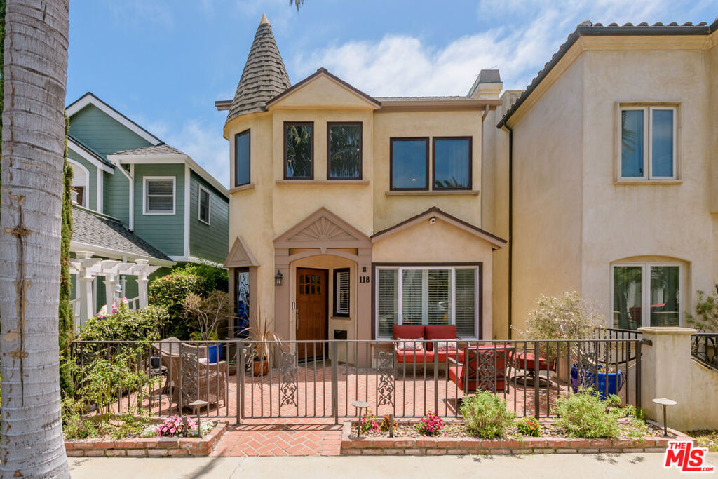 118 3rd Street Property Photo 3