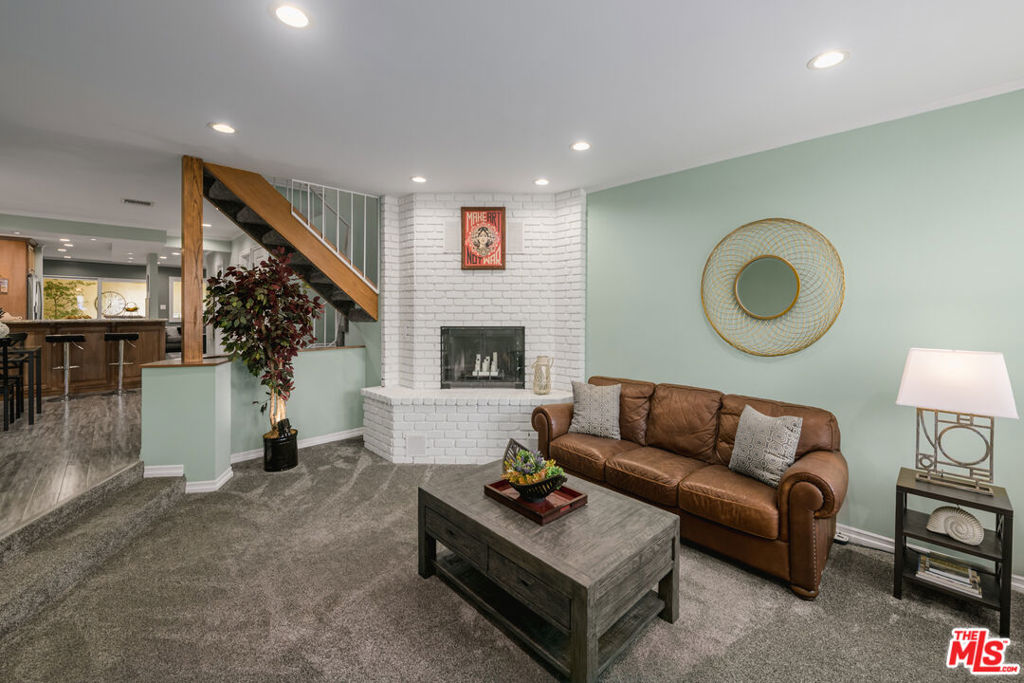 118 3rd Street Property Photo 4
