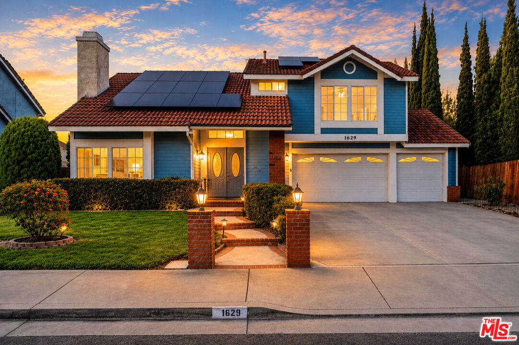 1629 Centre Court Property Photo 1