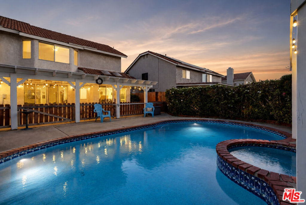 1629 Centre Court Property Photo 2