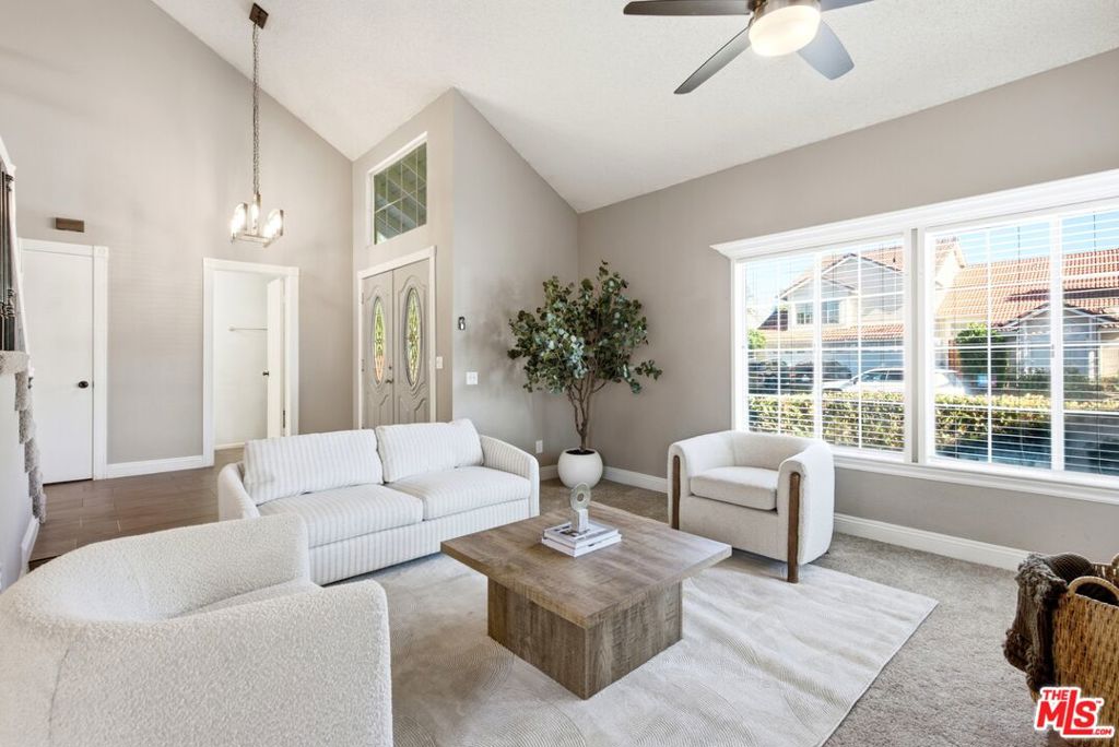 1629 Centre Court Property Photo 6