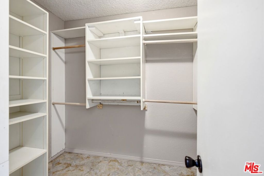 1629 Centre Court Property Photo 25