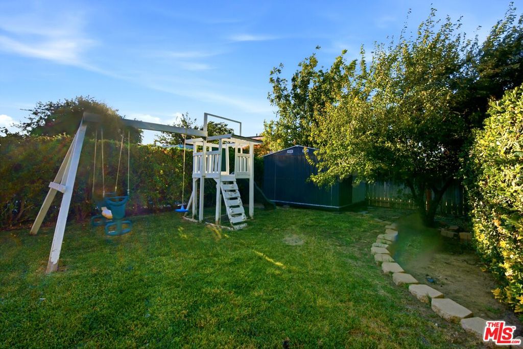 1629 Centre Court Property Photo 31