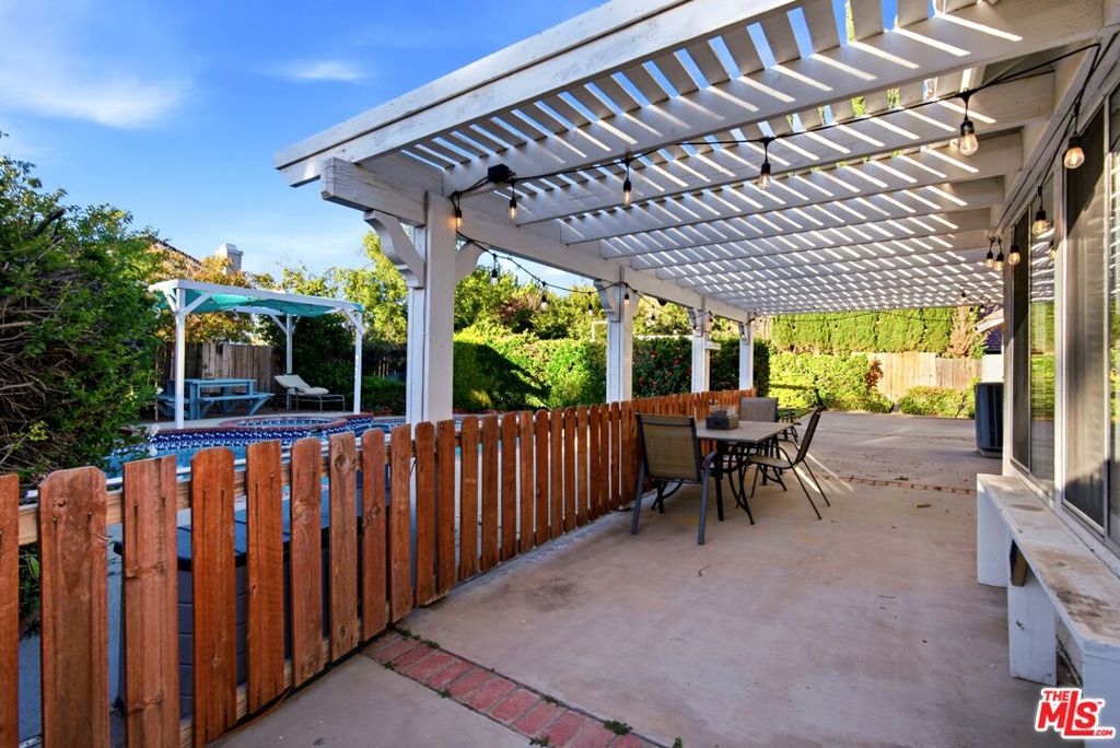 1629 Centre Court Property Photo 32