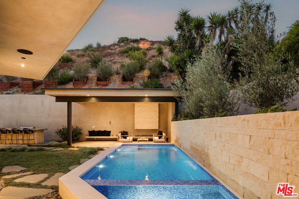 1205 Las Lomas Place Property Photo 1