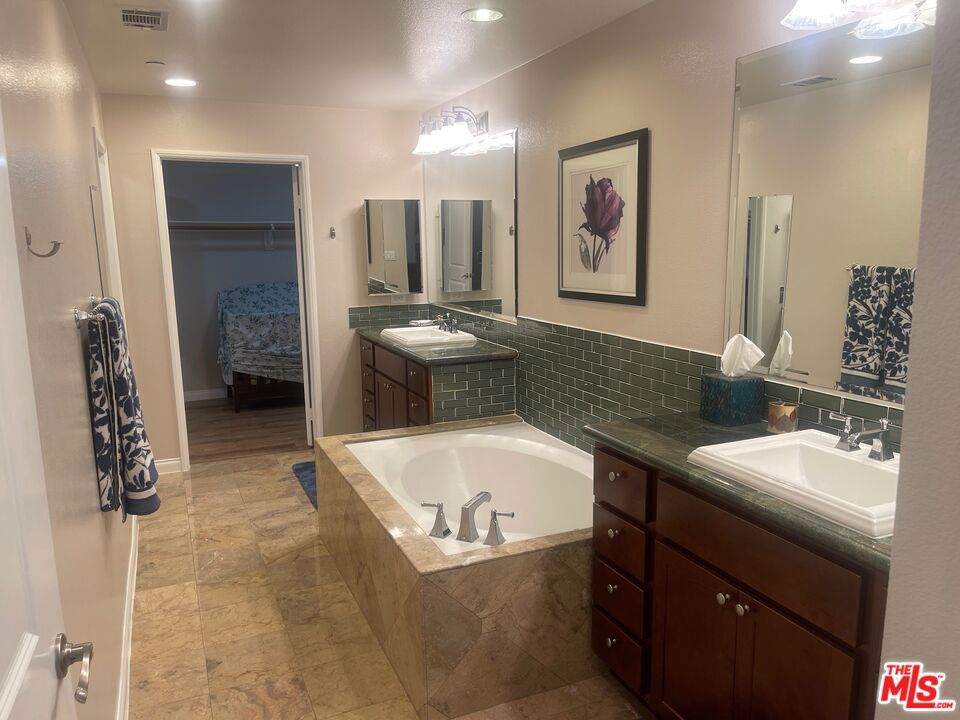 5625 Crescent Parkway 106 Property Photo 16