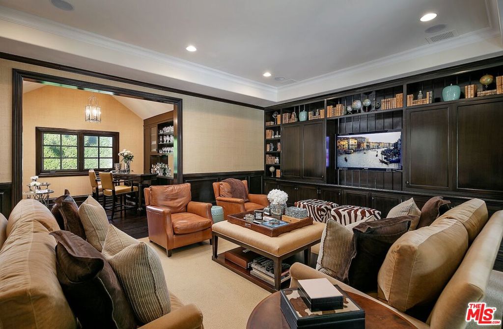 655 N Faring Road Property Photo 11