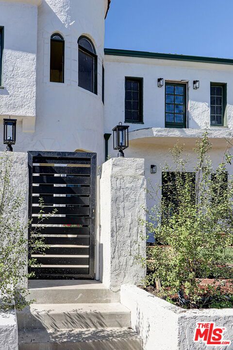 1803 S Sycamore Avenue Property Photo 4
