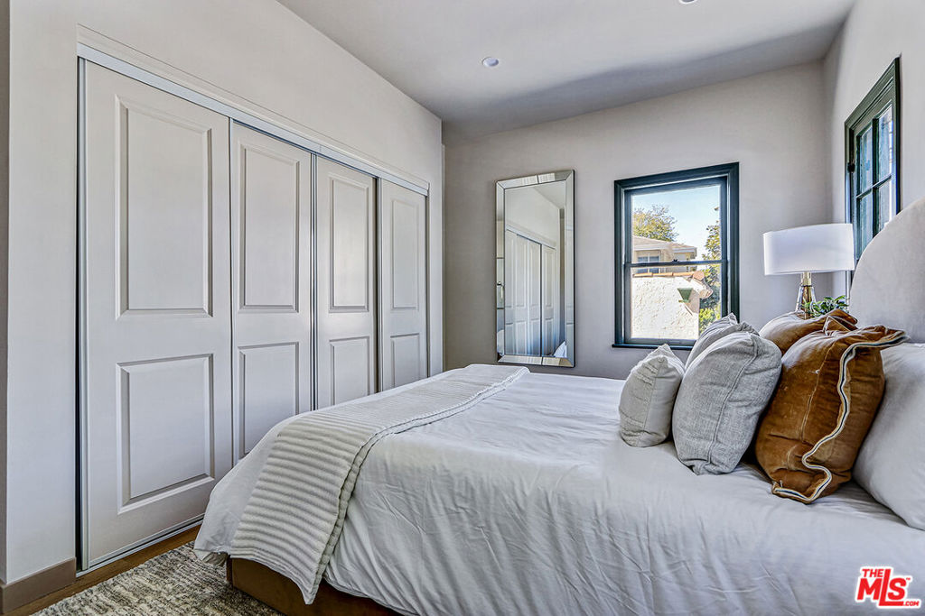1803 S Sycamore Avenue Property Photo 25