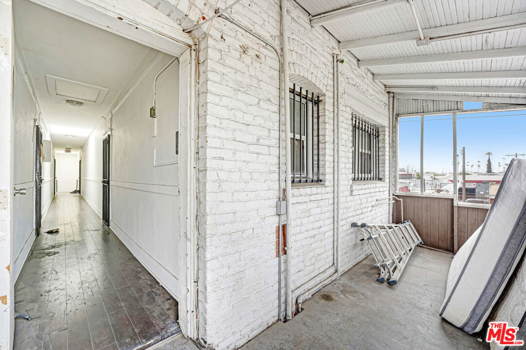 5161 S Vermont Avenue Property Photo 18