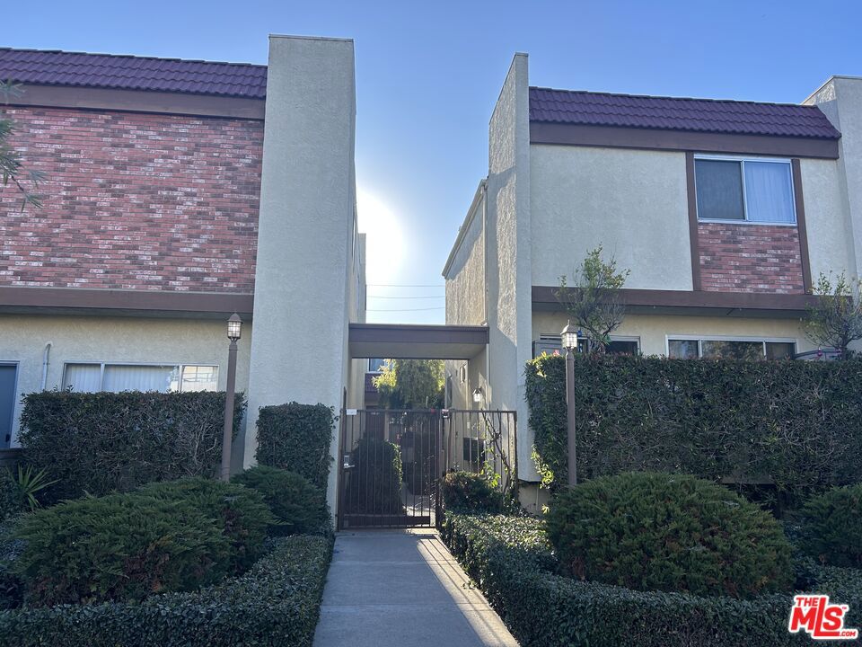 2452 Chelsea Place E Property Photo 1