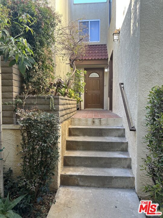 2452 Chelsea Place E Property Photo 2