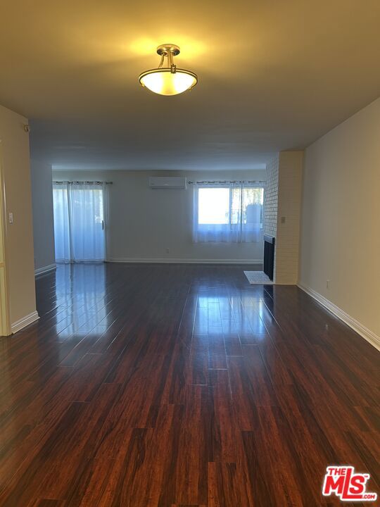 2452 Chelsea Place E Property Photo 8