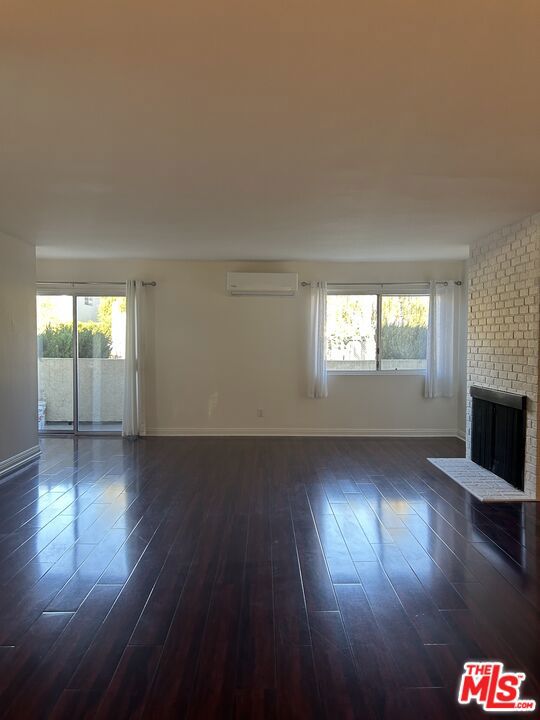 2452 Chelsea Place E Property Photo 9