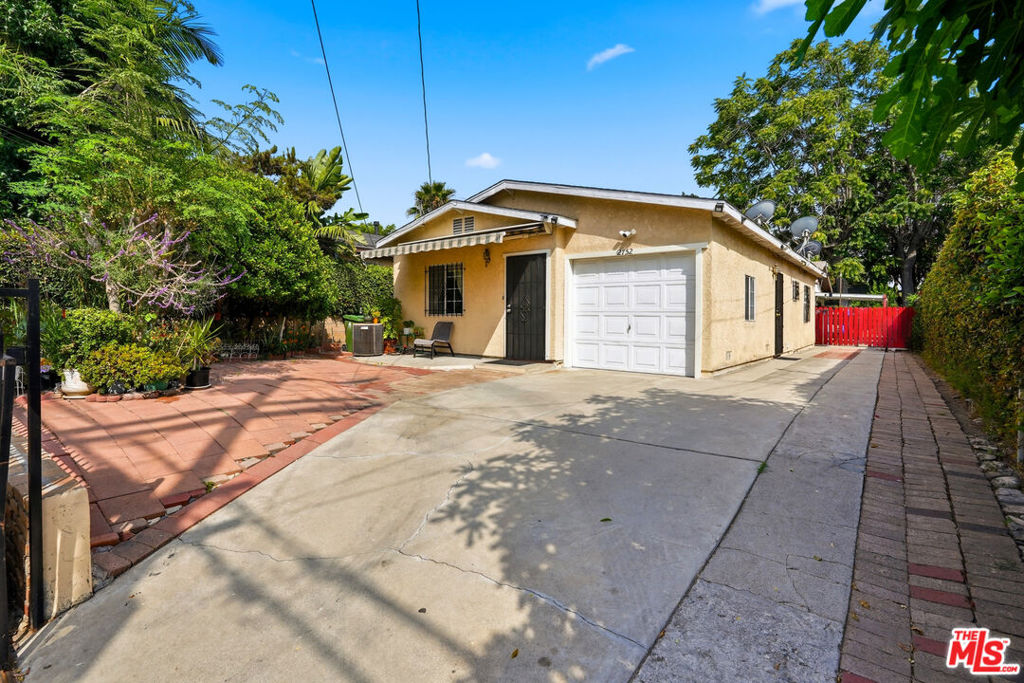 2754 Knox Avenue Property Photo 1