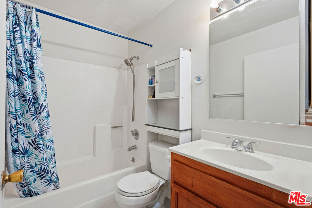 2754 Knox Avenue Property Photo 8