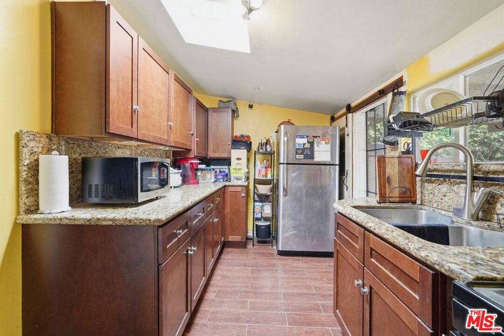 2754 Knox Avenue Property Photo 13